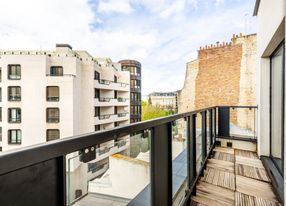 Private mansion in the heart of the 16th arrondissement with rooftop and view of the Eiffel Tower