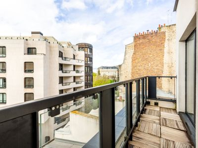 Private mansion in the heart of the 16th arrondissement with rooftop and view of the Eiffel Tower
