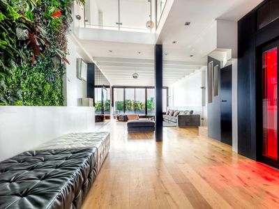 Private mansion in the heart of the 16th arrondissement with rooftop and view of the Eiffel Tower