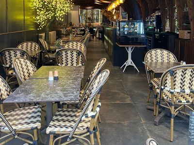 Restaurant central authentique à Cannes avec terrasse – Pour événements