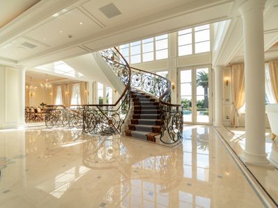 Spacious Gray d’Albion Apartment in Cannes with Terrace for Events