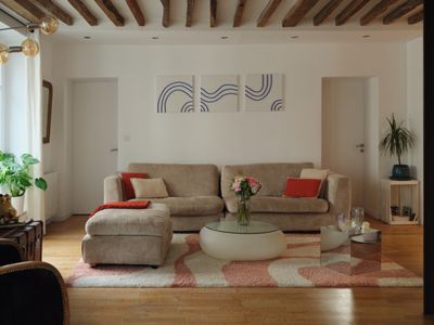 Retro-Modern Paris Apartment for Meetings & Product Launches