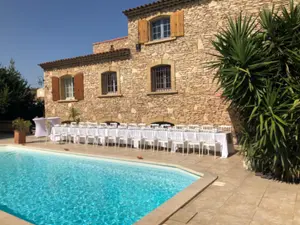 Jardin botanique dans une villa avec grande piscine/pool house et terrain de pétanque privé