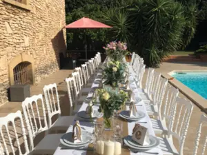 Jardin botanique dans une villa avec grande piscine/pool house et terrain de pétanque privé