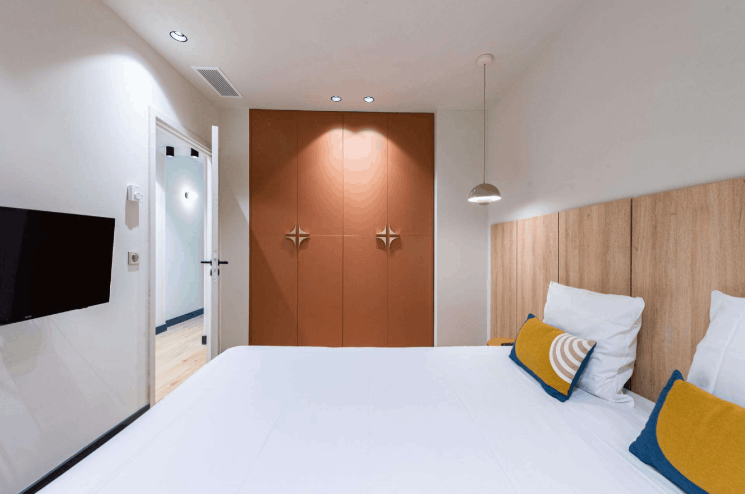 Modern 2-Bedroom Cannes Apartment Opposite Palais des Festivals