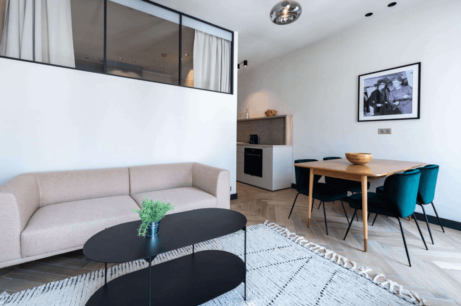 Modern 2-Bedroom Cannes Apartment Opposite Palais des Festivals