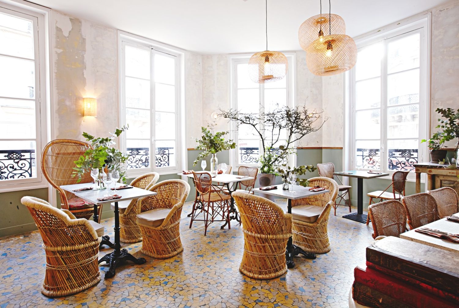 Historic Paris Restaurant with Committed Cuisine from 150+ French Farms