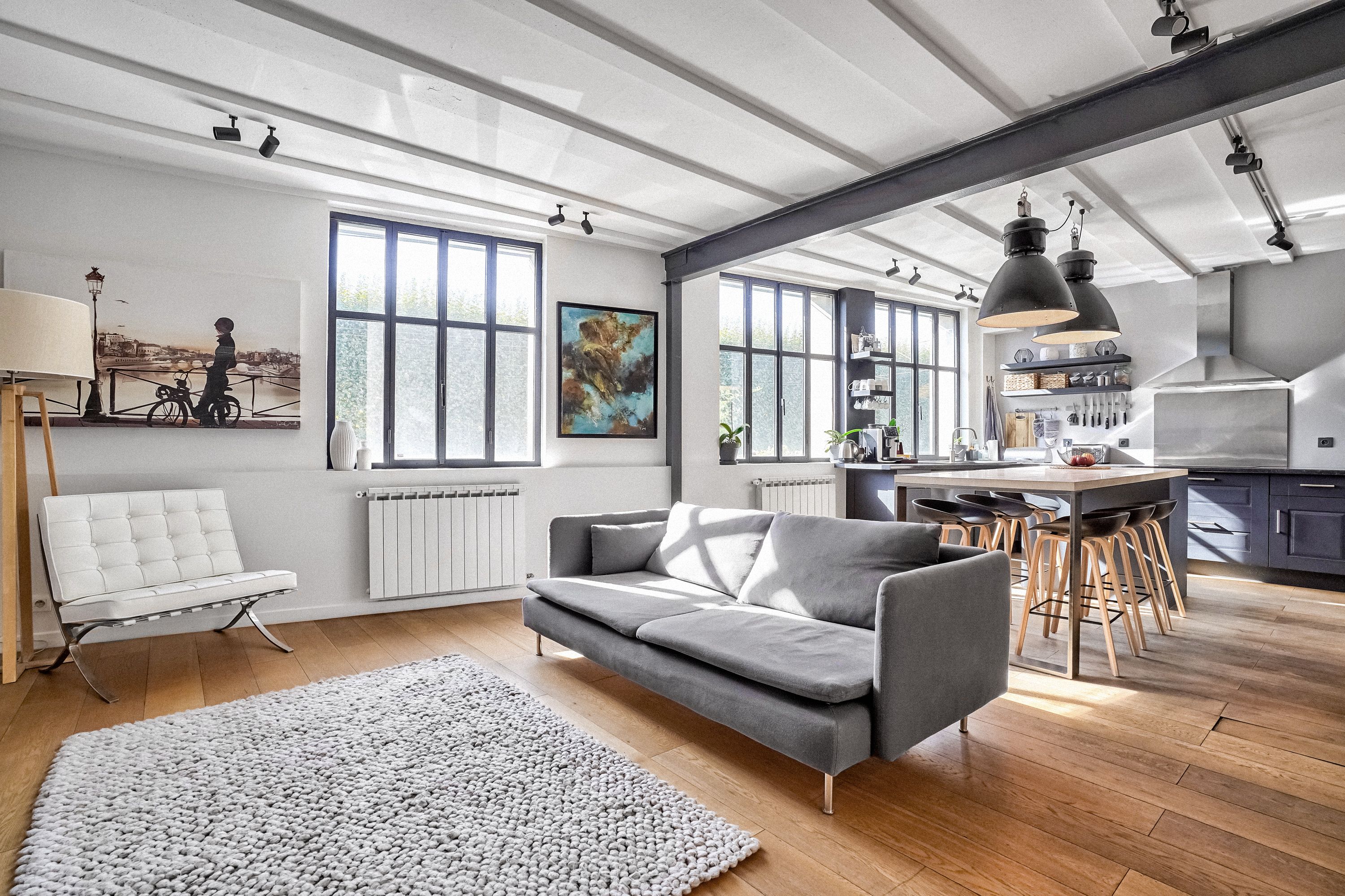 Large industrial Eiffel loft, steel, brick and glass roof