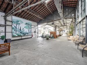 Large industrial Eiffel loft, steel, brick and glass roof
