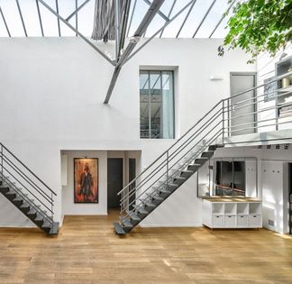 Large industrial Eiffel loft, steel, brick and glass roof