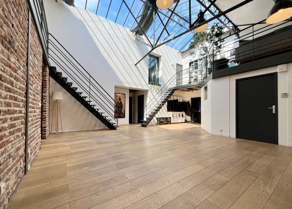 Large industrial Loft Eiffel, steel, bricks and glass roof