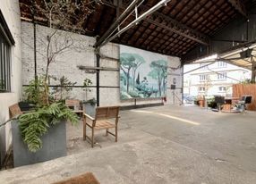 Large industrial Loft Eiffel, steel, bricks and glass roof