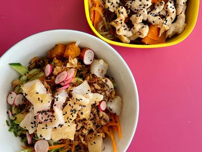 Restaurant with 36 seats and a bar