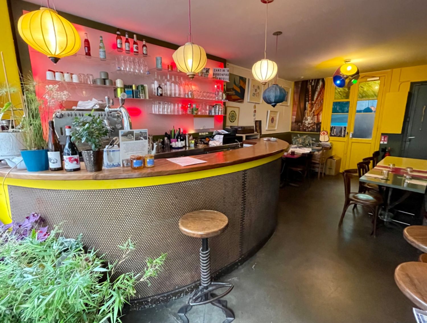 Restaurant de 36 couverts avec un bar