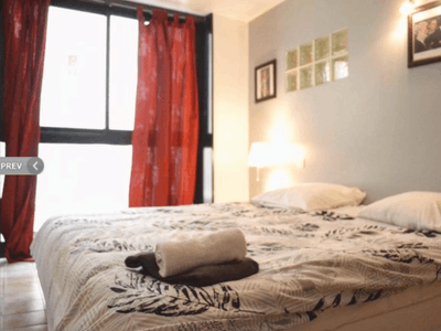 Stylish 4-Bedroom Cannes Triplex Near Old Port for Events & Stays