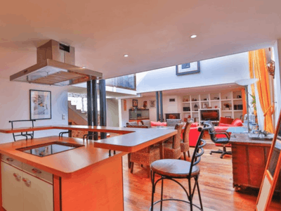 Stylish 4-Bedroom Cannes Triplex Near Old Port for Events & Stays