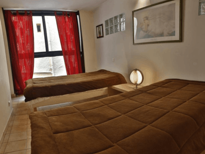 Stylish 4-Bedroom Cannes Triplex Near Old Port for Events & Stays