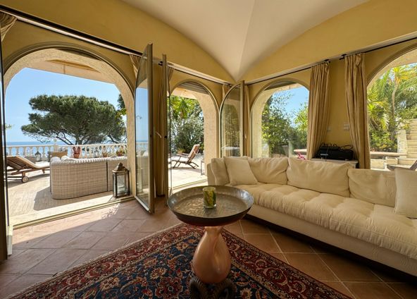 330 m² duplex with swimming pool and panoramic sea view in Cannes