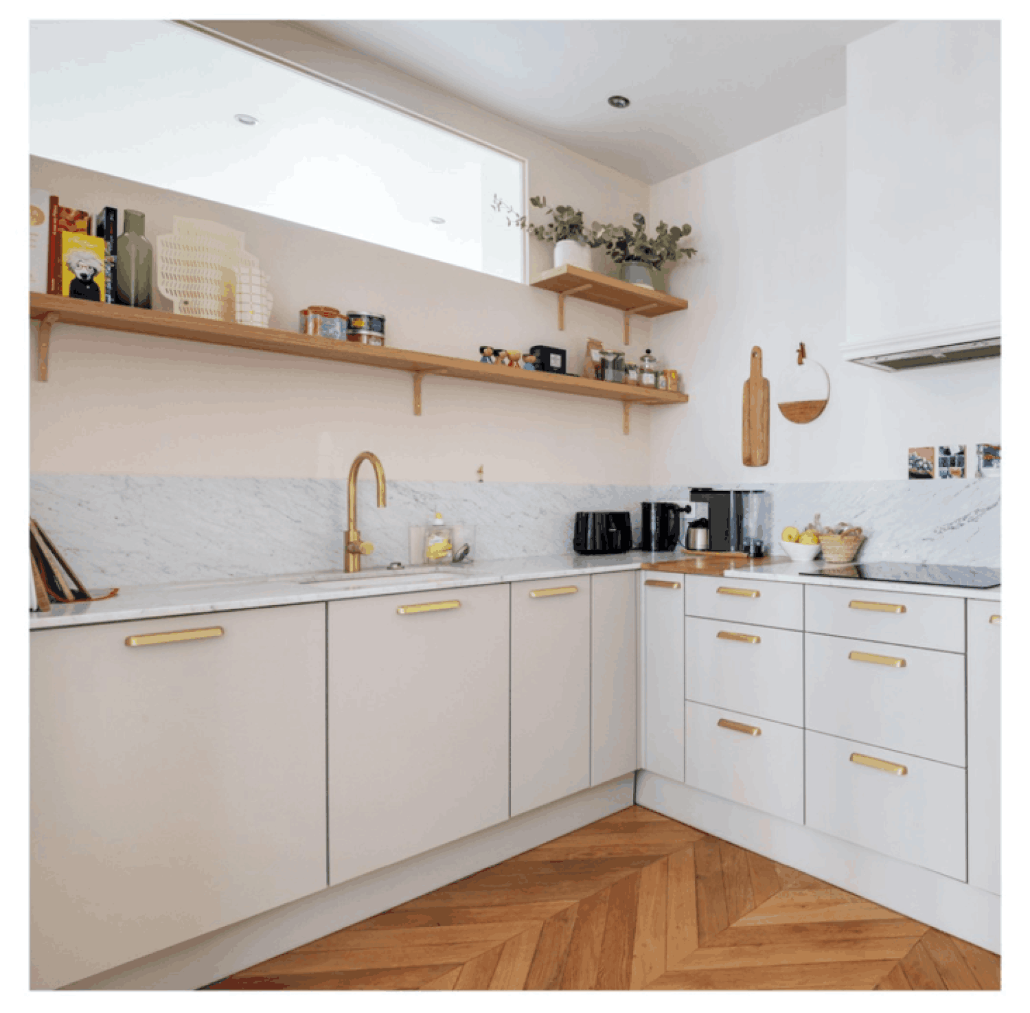 Beautiful and large bourgeois apartment in Montmartre