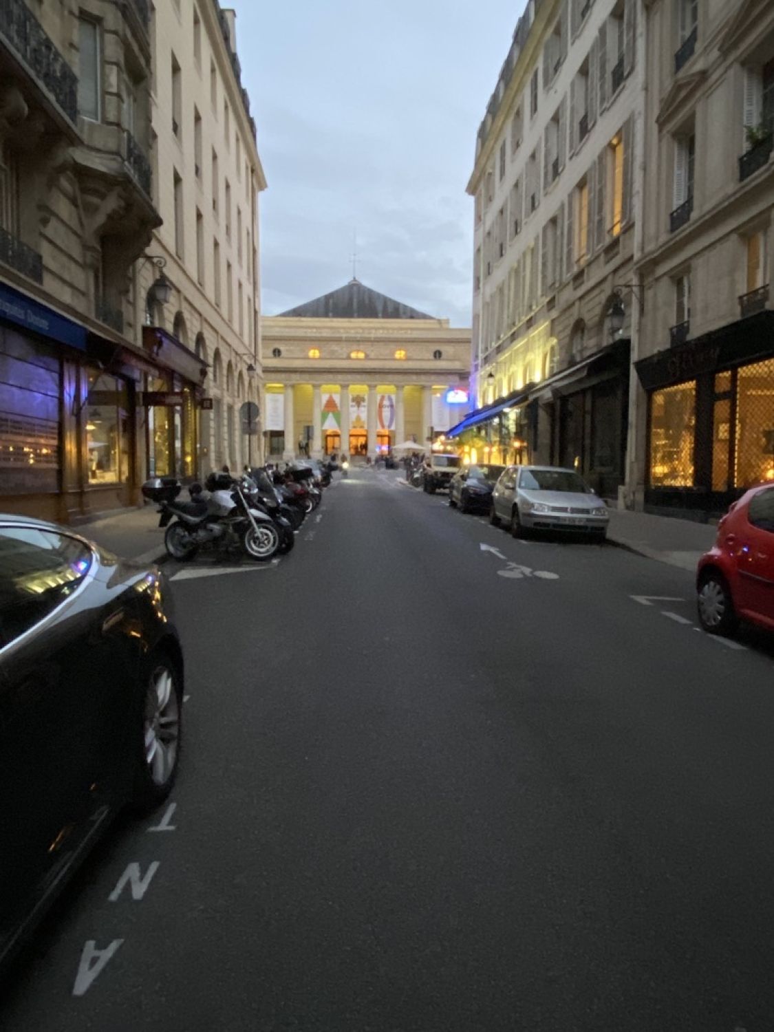 Charming art gallery in the Saint-Germain-des-Prés district