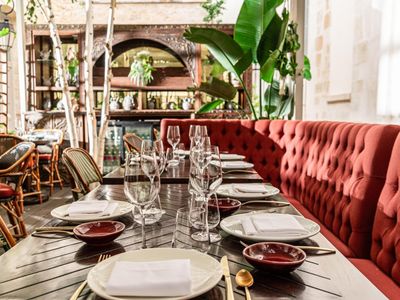 Unique restaurant in Paris 