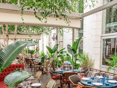 Unique restaurant in Paris 