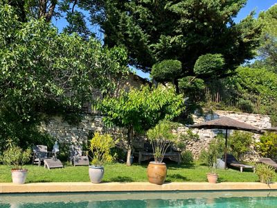 Charming 17th century Provencal farmhouse in the heart of a hill 