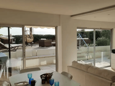 Sea-View Cannes Garden Apartment with Terrace in Palm Beach