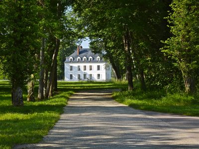 Luxury Burgundy Estate: High-End Events in Nature