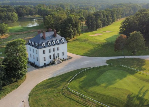 Estate in Burgundy 1h30 from Paris - 4* hotel, restaurants, golf, spa and seminars