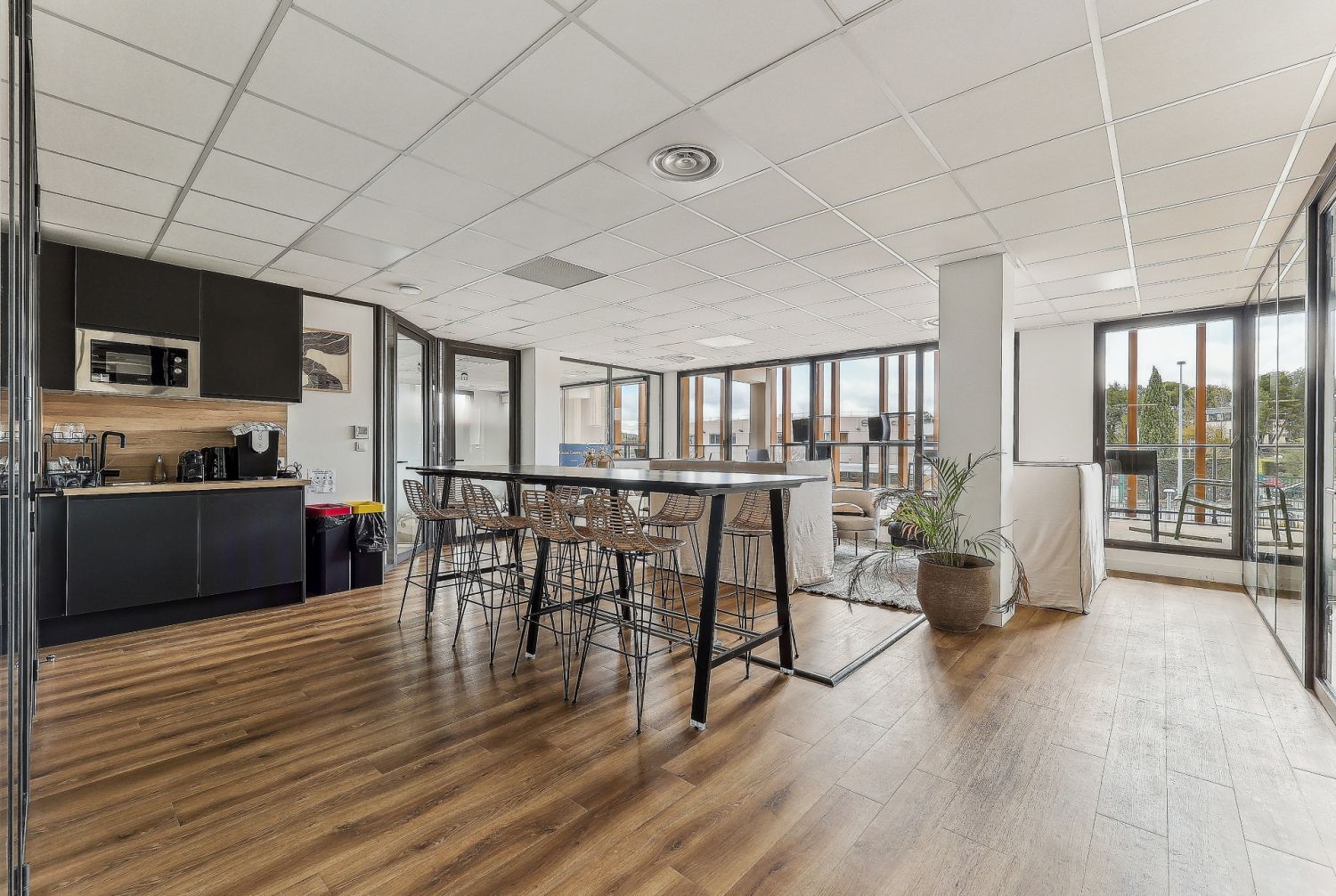 Lounges design dans un coworking cosy et inspirant