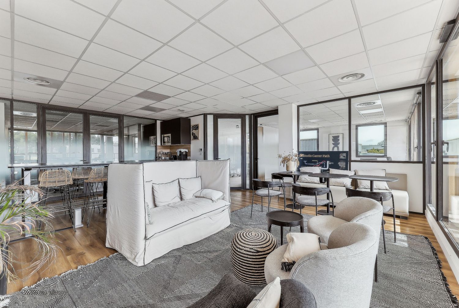 Lounges design dans un coworking cosy et inspirant