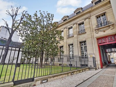 Lieu d'événement de luxe à Paris avec vue sur la Tour Eiffel et jardins