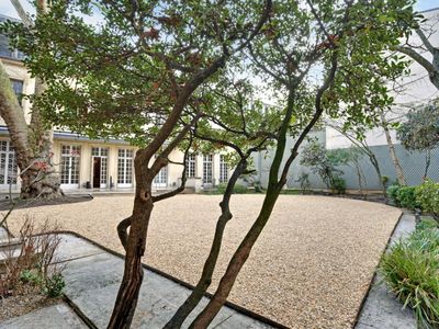 Lieu d'événement de luxe à Paris avec vue sur la Tour Eiffel et jardins