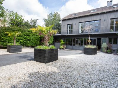 Large loft-style house behind La Défense