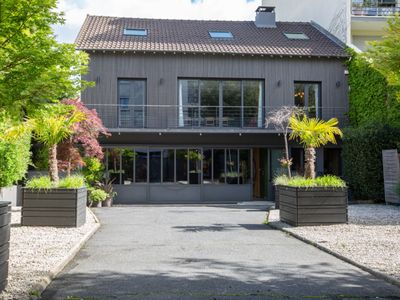Large loft-style house behind La Défense