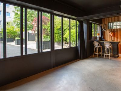 Large loft-style house behind La Défense