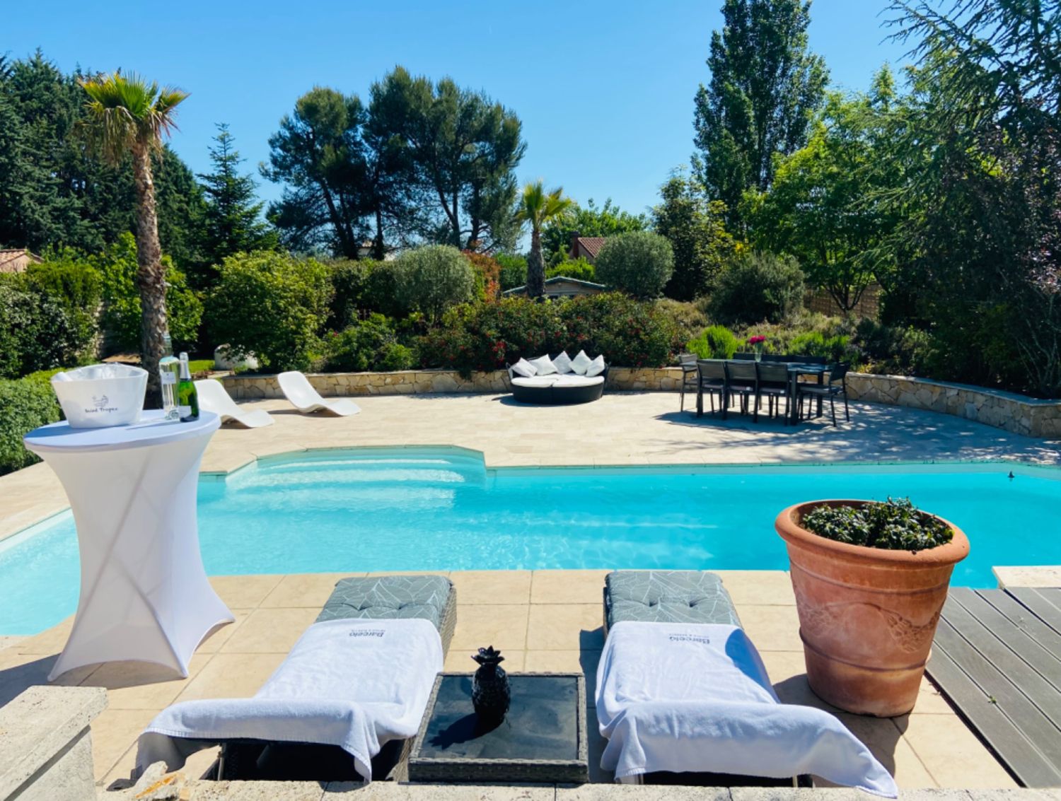 Location extérieur avec piscine privée chauffée 