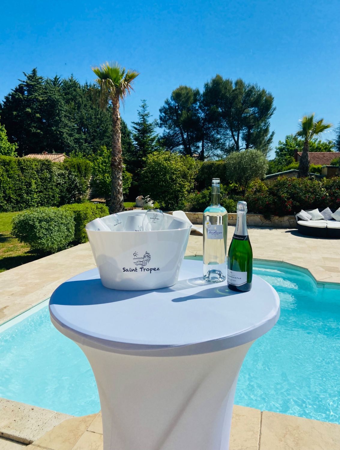 Location extérieur avec piscine privée chauffée 