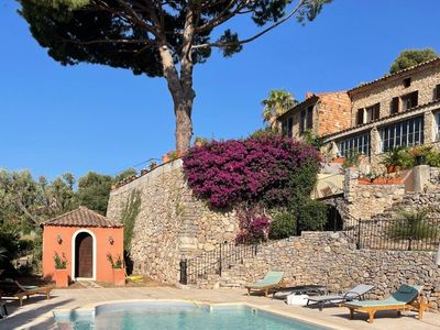 Typically Provencal farmhouse in exposed stones 