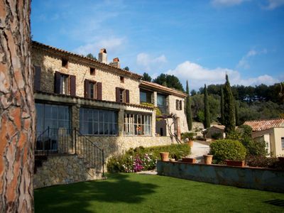 Typically Provencal farmhouse in exposed stones 