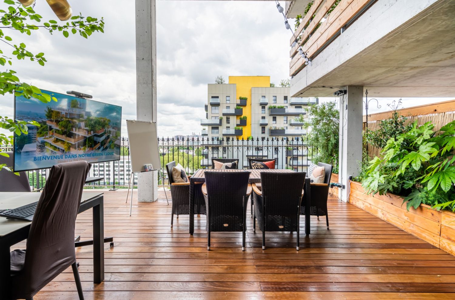 55m² terrace with view of Montmartre and Eiffel Tower