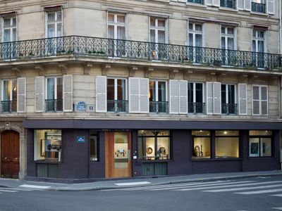 Contemporary Art Gallery in Paris: Versatile Event Space in the Golden Triangle