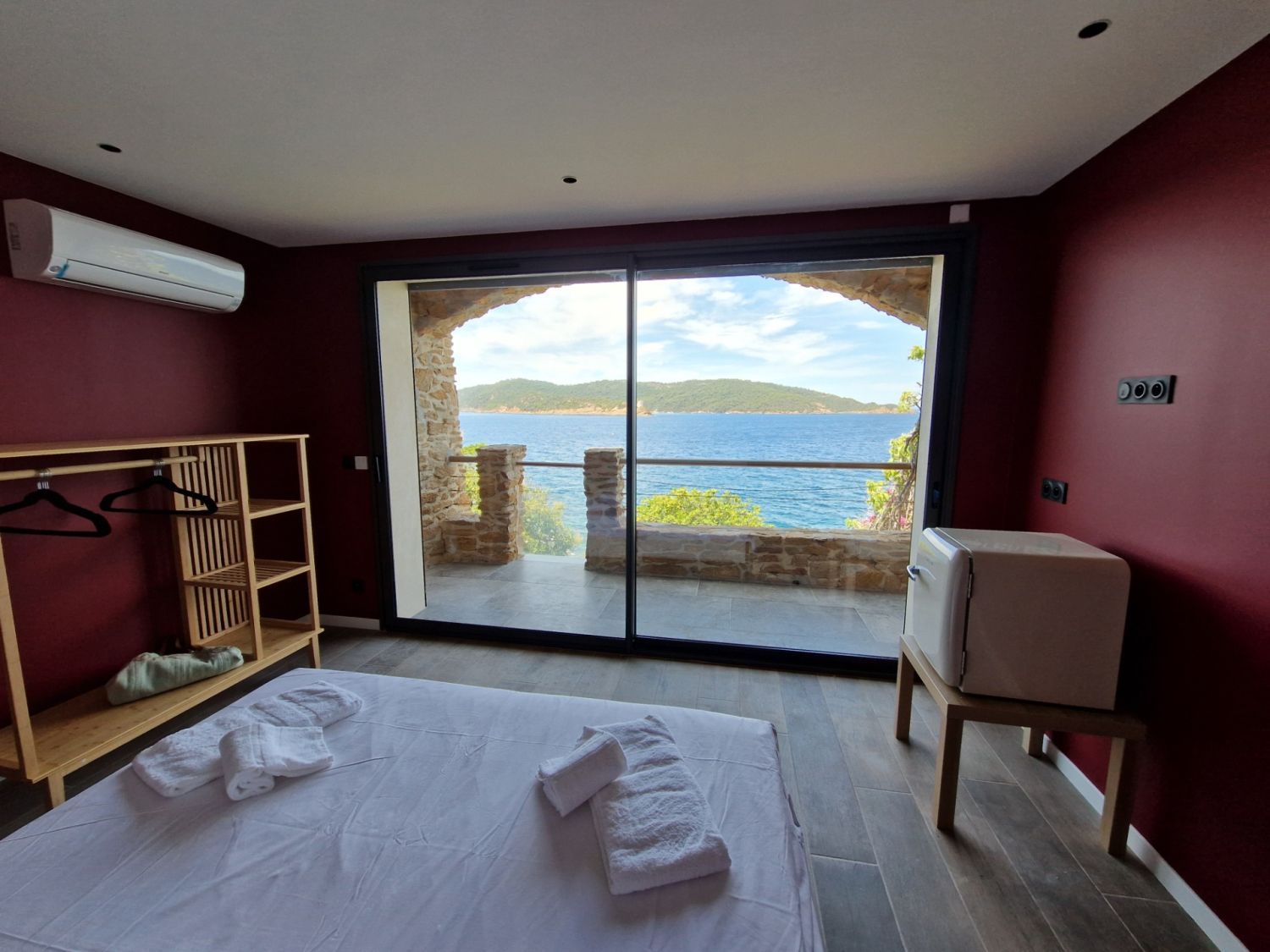 Beautiful residence with SEA VIEW and SWIMMING POOL on THE ILE DU LEVANT (400m²)  