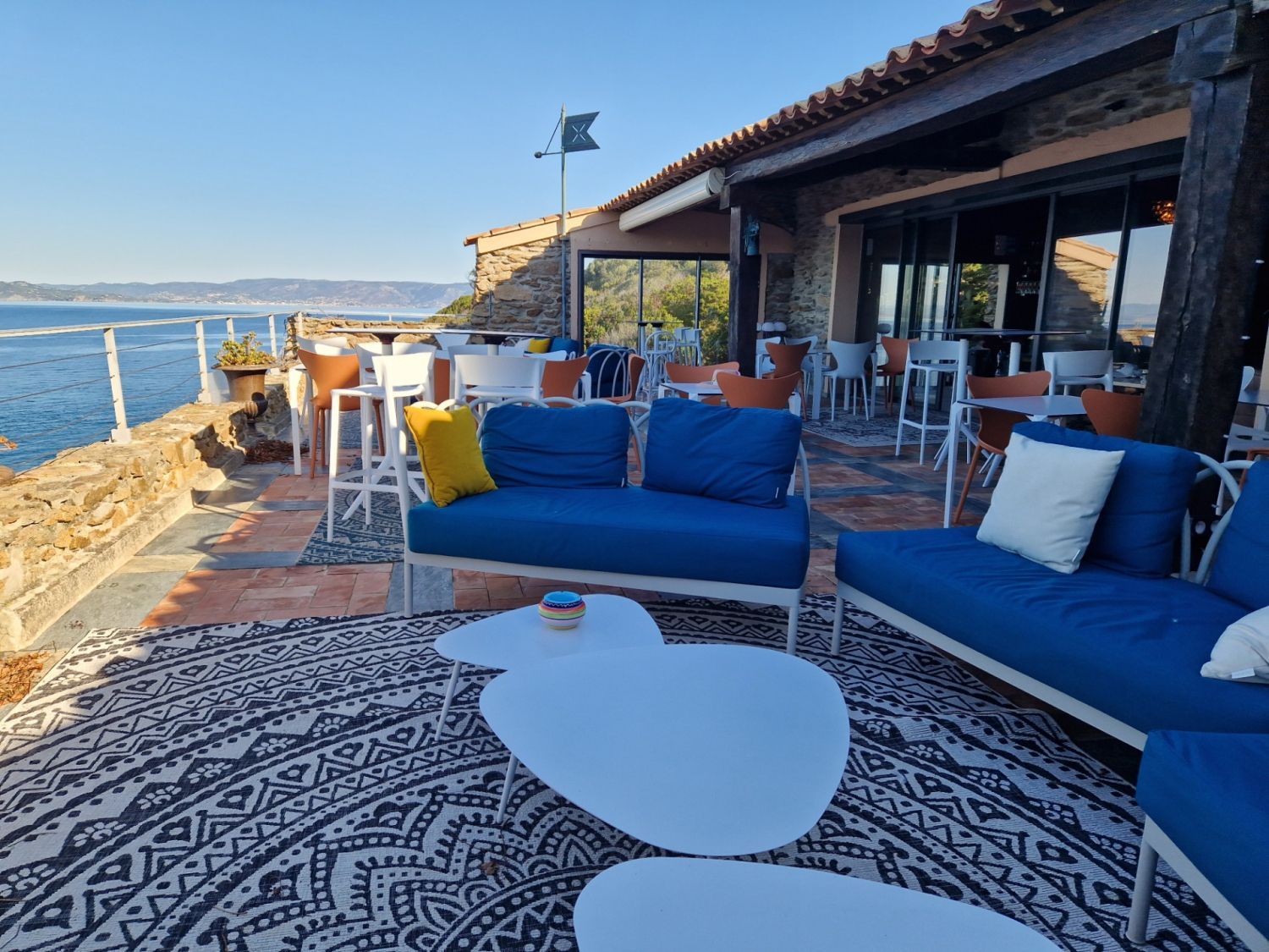 Beautiful residence with SEA VIEW and SWIMMING POOL on THE ILE DU LEVANT (400m²)  