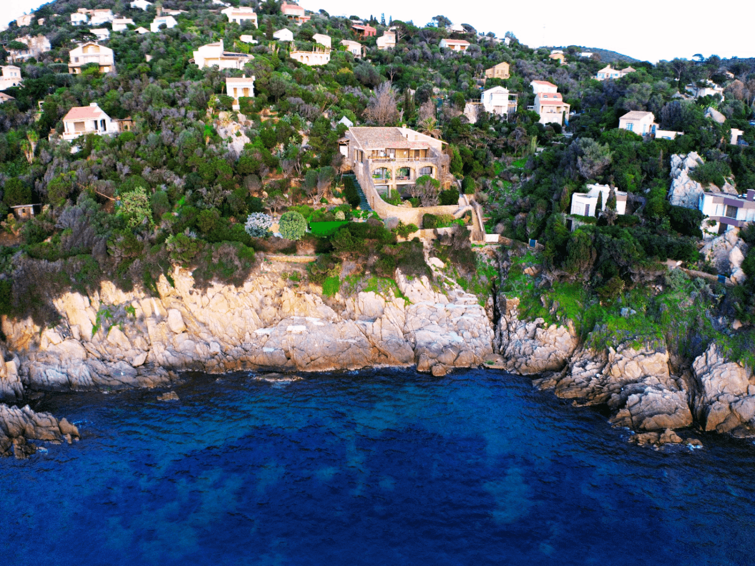 Beautiful residence with SEA VIEW and SWIMMING POOL on THE ILE DU LEVANT (400m²)  