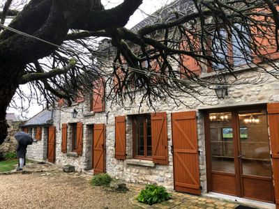 Maison authentique - murs en pierre, mare et bosquet