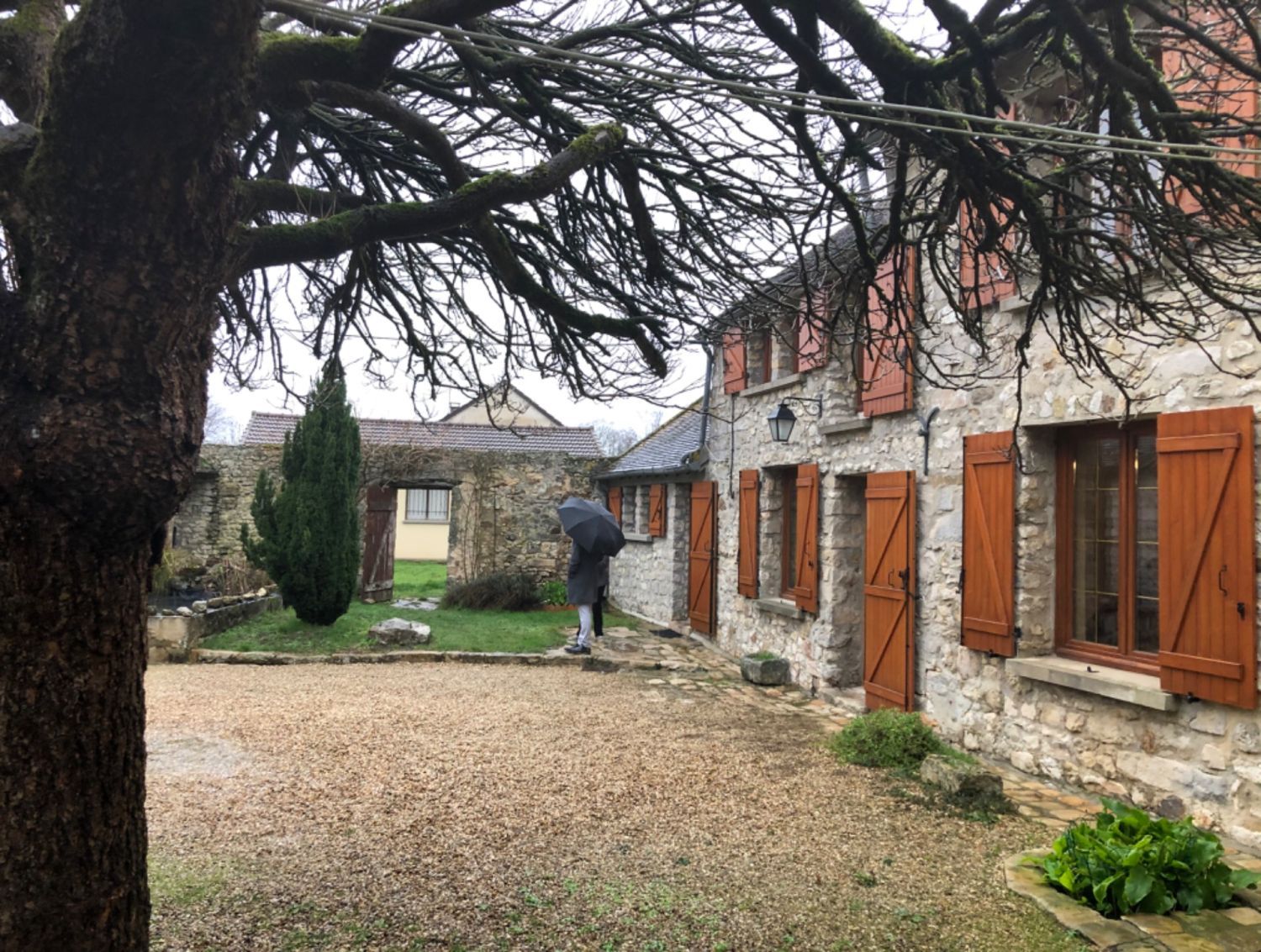 Authentic house - stone walls, pond and grove