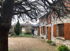 Authentic house - stone walls, pond and grove