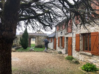 Maison authentique - murs en pierre, mare et bosquet